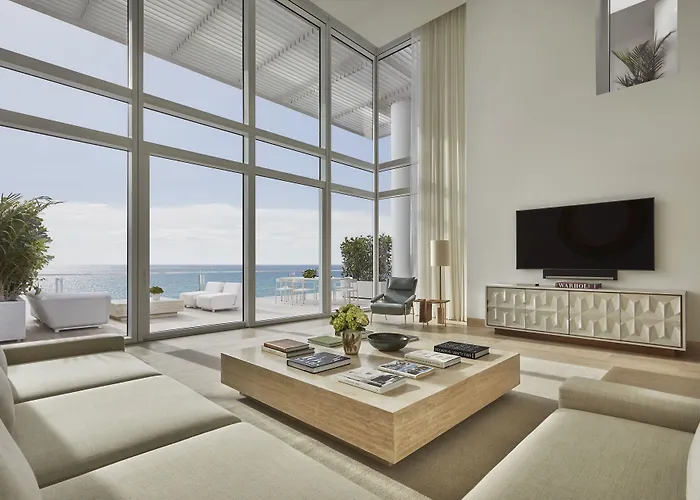 Four Seasons Hotel At The Surf Club